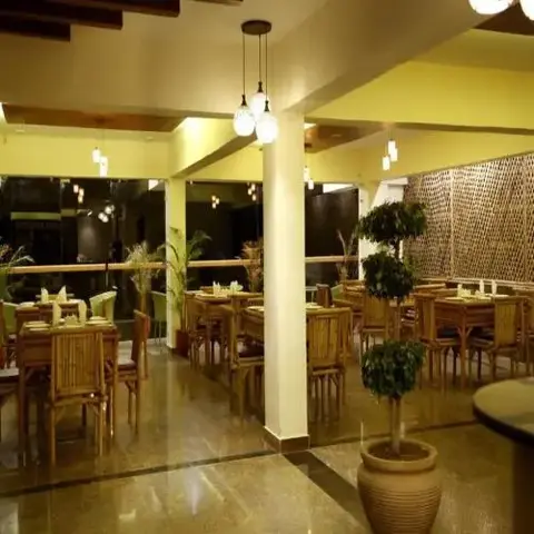 Казаули: Dippys Hotel