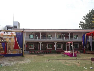 Агра: OYO 6253 Hotel Garden View Resort