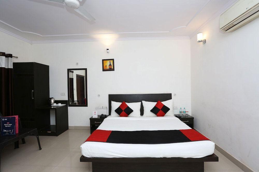 Агра: OYO 6253 Hotel Garden View Resort