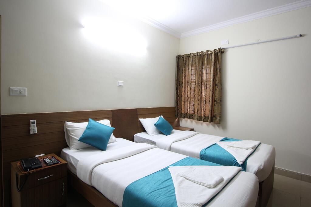 White Feather Hotel — фото 4