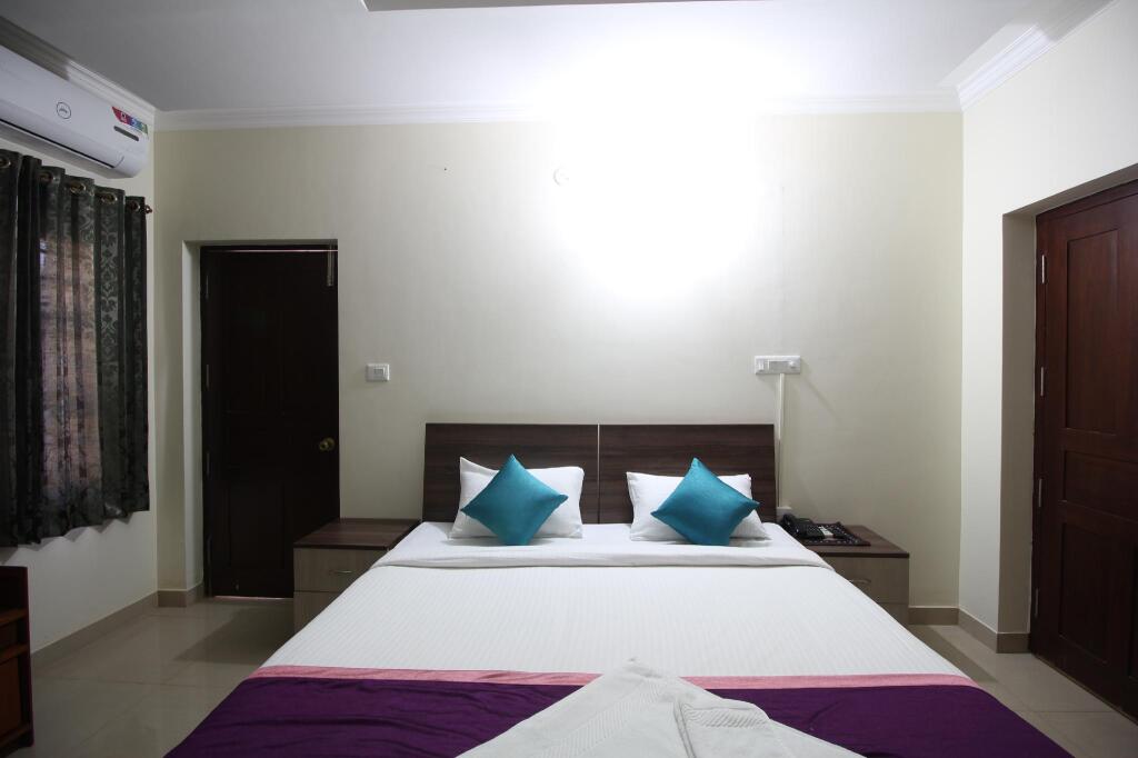 Бангалор: White Feather Hotel