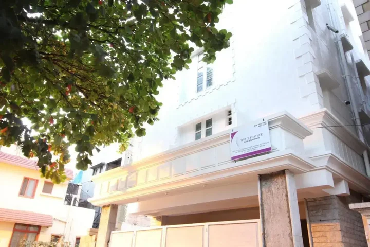 Бангалор: White Feather Hotel