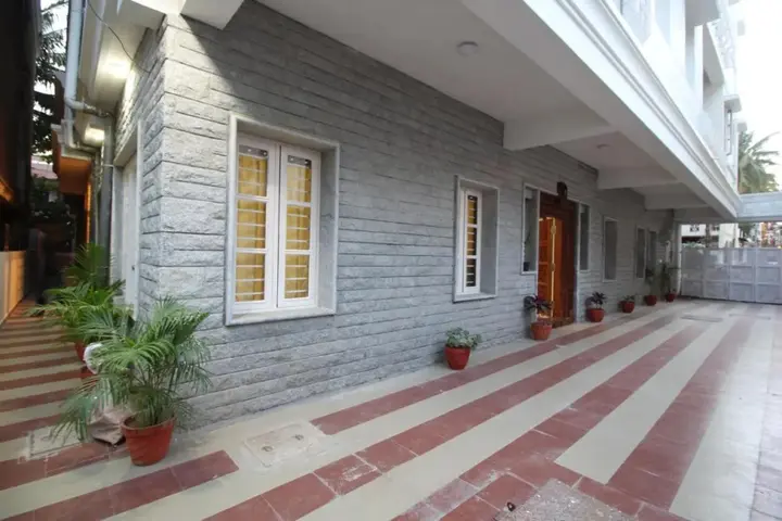 Бангалор: White Feather Hotel