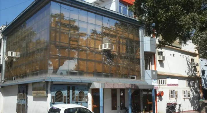 Агра: Hotel Swarajya Palace