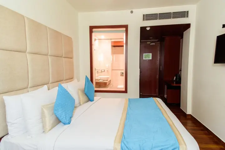 Нойда: Hotel Ascent Biz