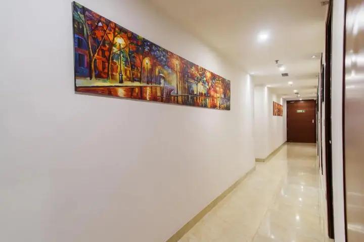 Нойда: Hotel Ascent Biz