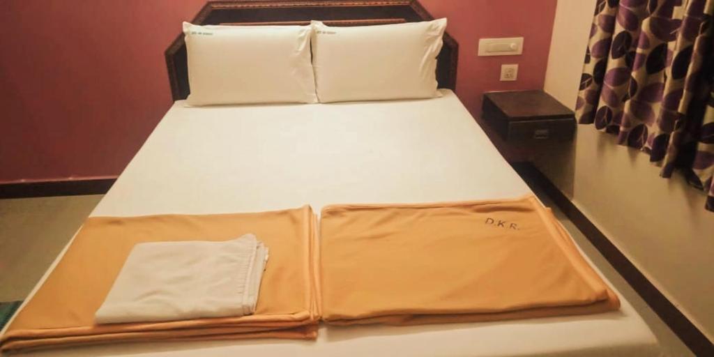 Тирупати: Hotel DKR residency