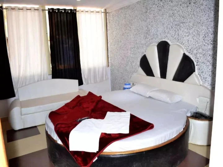 Пачмарай: Hotel Rock Manor
