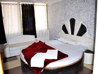 Пачмарай: Hotel Rock Manor