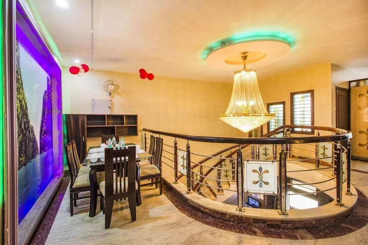 Агра: FabHotel Queen Palace