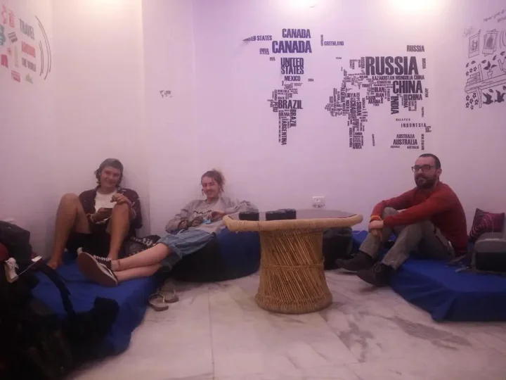 Нью-Дели: Hindustan International Dx