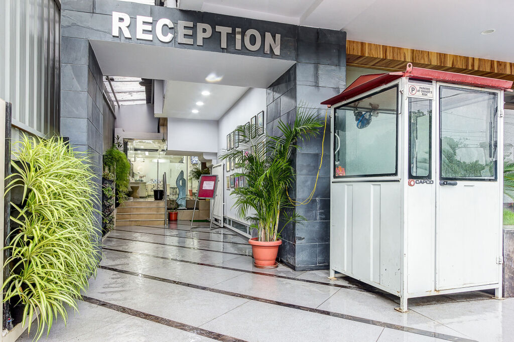 Индаур: Treebo Daksh Residency