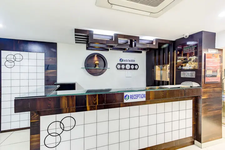 Индаур: Treebo Daksh Residency