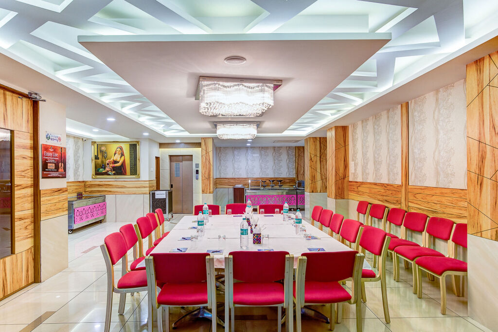 Индаур: Treebo Daksh Residency