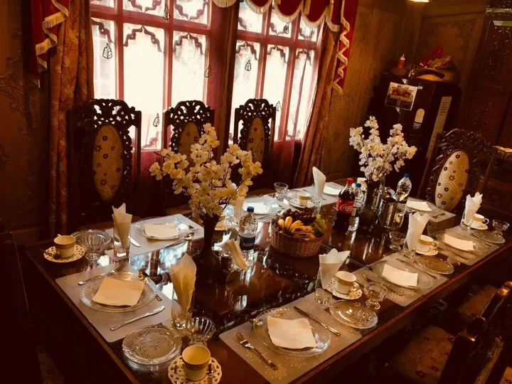Шринагар: Zamrud