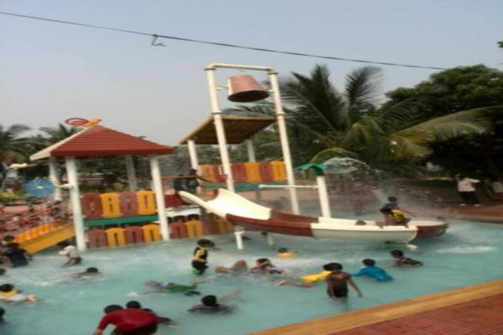 Тхане: Krishna Resorts and Water Park