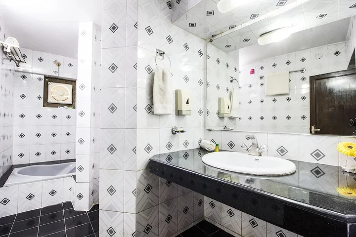 Канпур: FabHotel Mayfair Inn