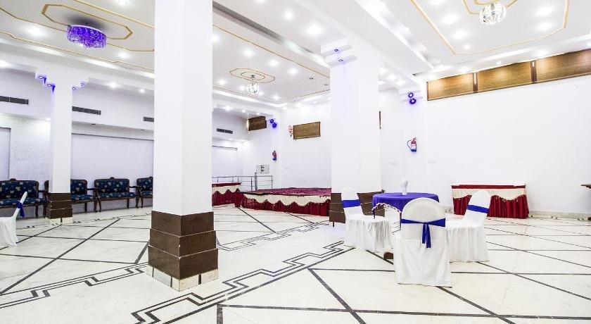 Канпур: FabHotel Mayfair Inn