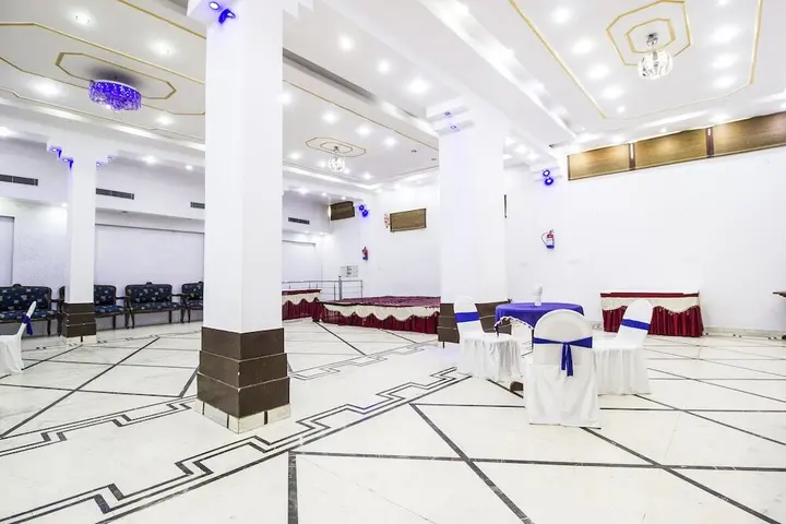 Канпур: FabHotel Mayfair Inn