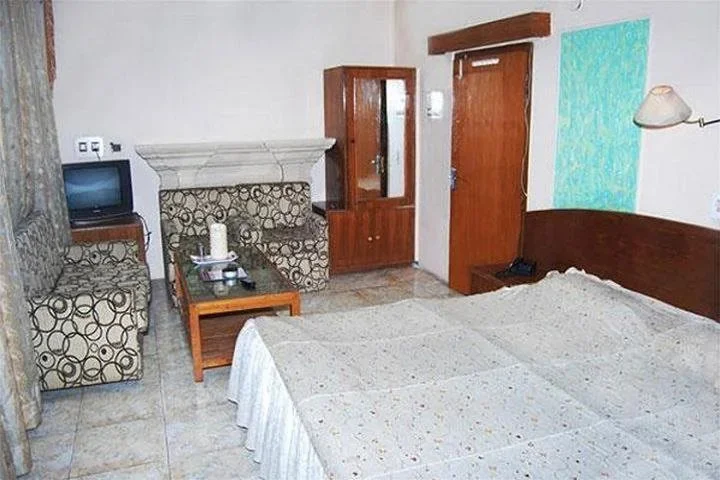 Канпур: Hotel Mangalam