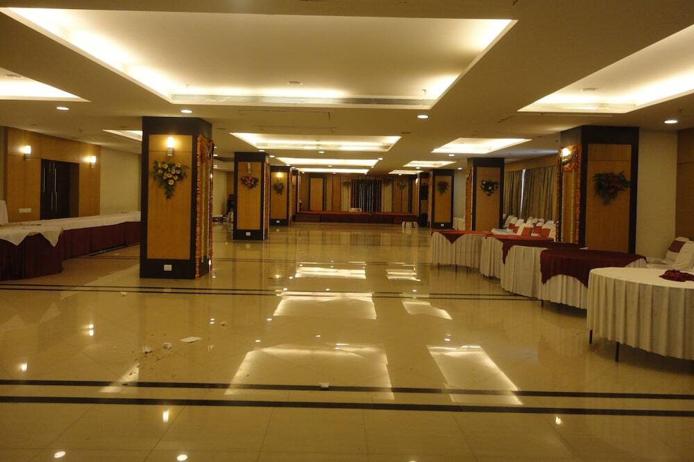 Индаур: Hotel Mangal City