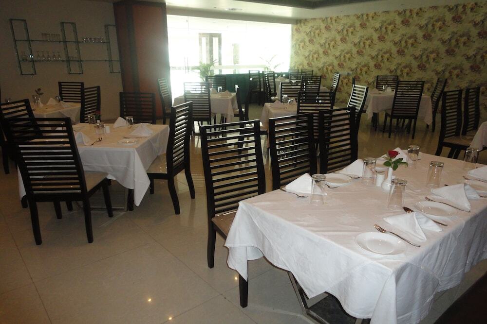 Индаур: Hotel Mangal City