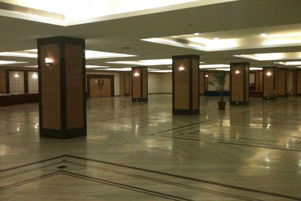 Индаур: Hotel Mangal City