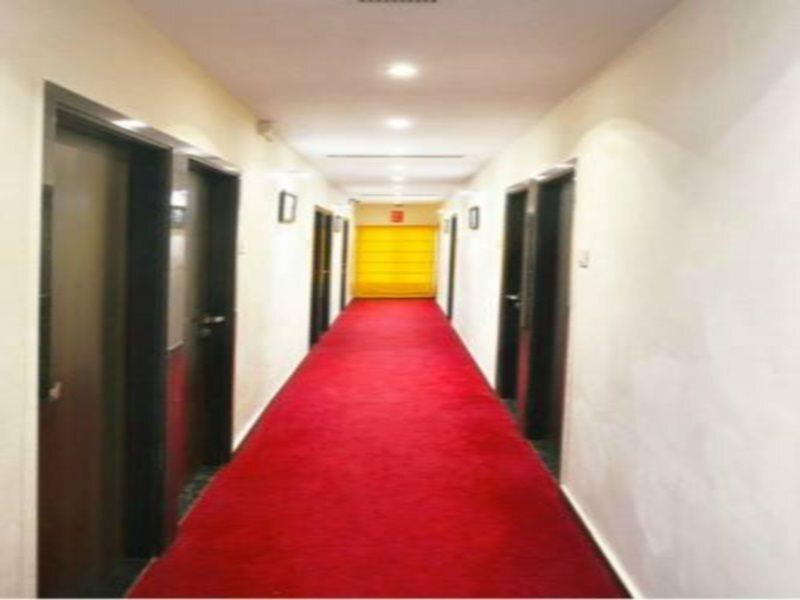 FabHotel Ascot International — фото 2