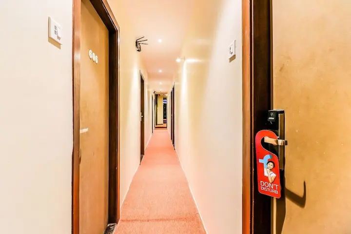 Мумбаи: FabHotel Ascot International