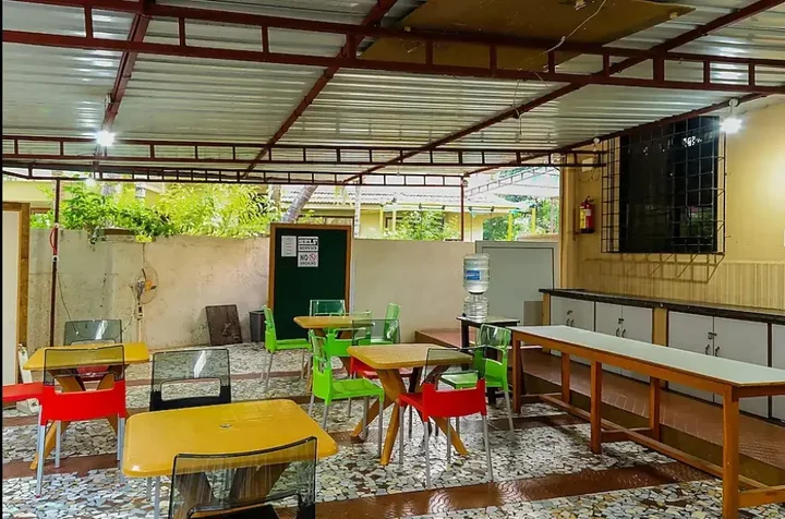 Киим: Hira Laxmi Residency