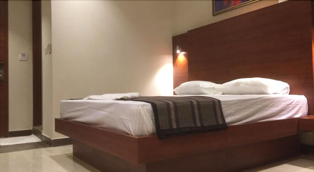 Ченнаи: Azeez Avenue hotel