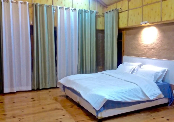 Банджар: Devat Farm Cottage Tirthan Gushaini
