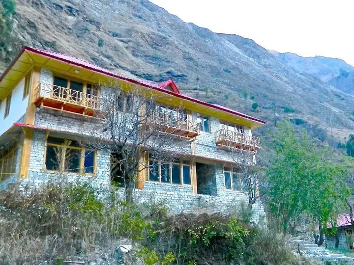 Банджар: Devat Farm Cottage Tirthan Gushaini