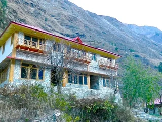 Банджар: Devat Farm Cottage Tirthan Gushaini