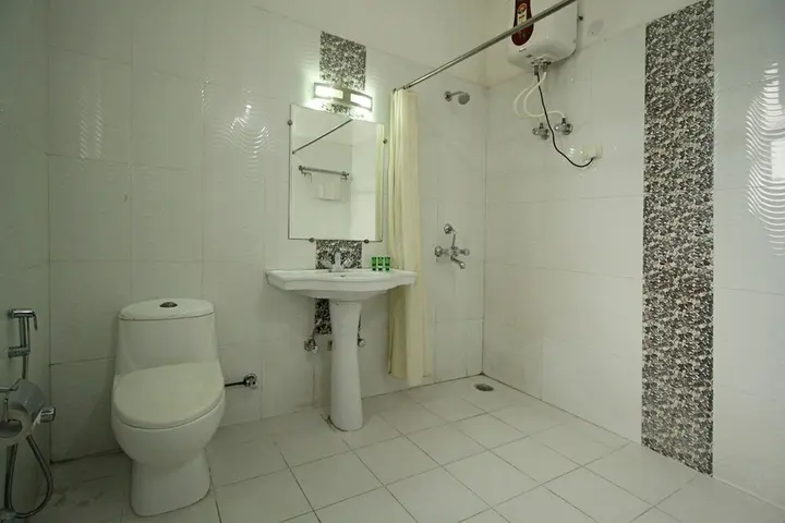 Нойда: Mint Marbella Suites