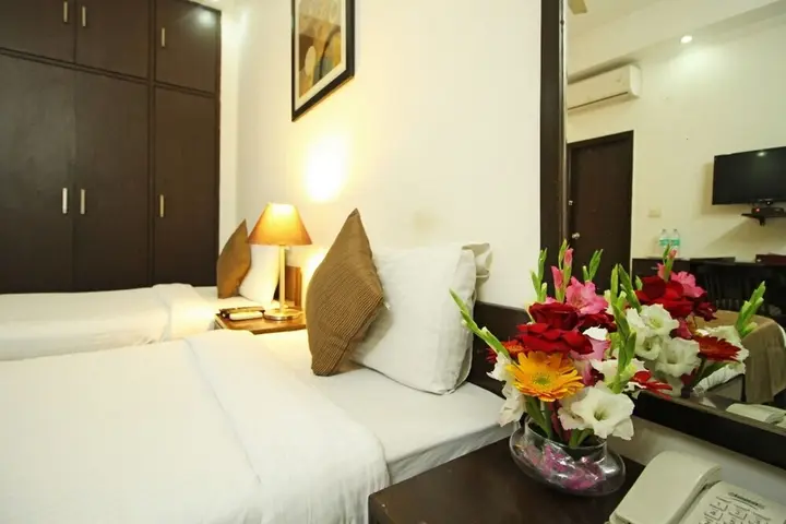 Нойда: Mint Marbella Suites