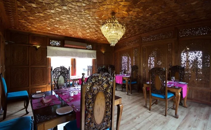 Шринагар: Sukoon Houseboat Kashmir