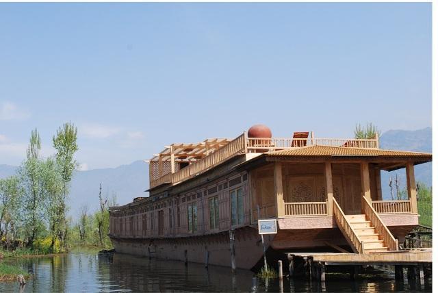 Шринагар: Sukoon Houseboat Kashmir