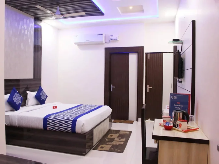 Агра: Hotel Gayatri Residency