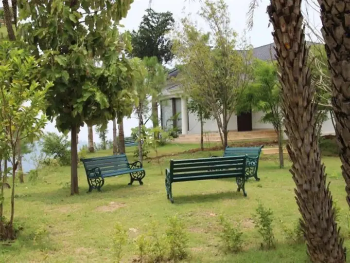 Дела: Vanvasa Resort