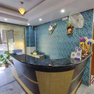 Хосур: Hotel Sri Vaari Residency