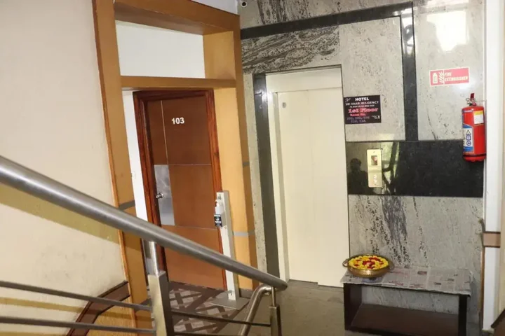 Хосур: Hotel Sri Vaari Residency