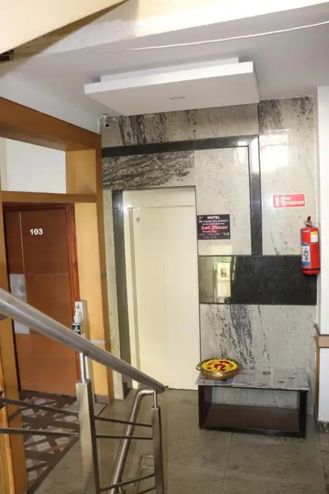 Хосур: Hotel Sri Vaari Residency