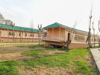 Шринагар: New Maharaja Palace Group of Houseboat's