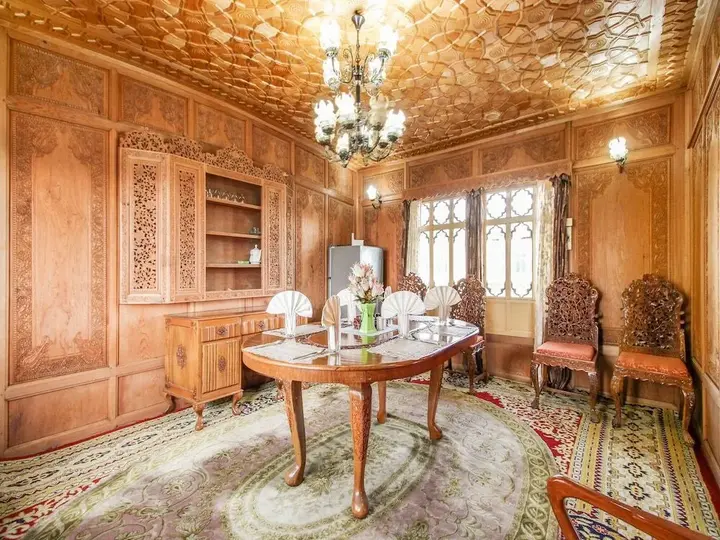Шринагар: New Maharaja Palace Group of Houseboat's