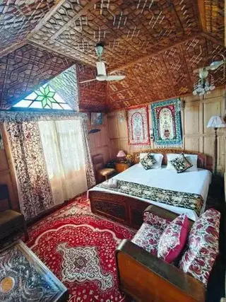 Шринагар: Houseboat Sweet Star