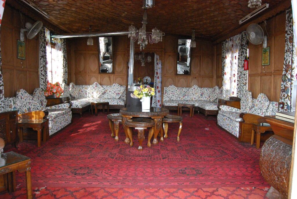 Шринагар: Houseboat Sweet Star