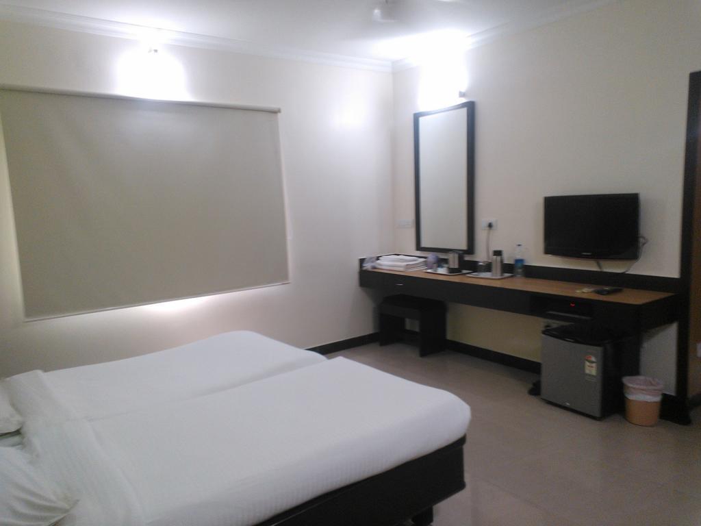 New Woodlands Hotel — фото 2