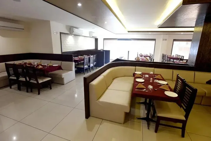 Ананд: Hotel Sach Regency