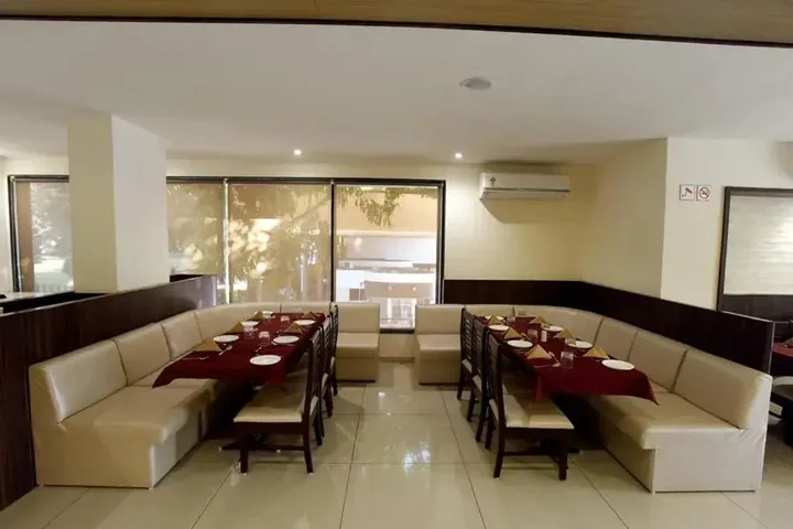 Ананд: Hotel Sach Regency